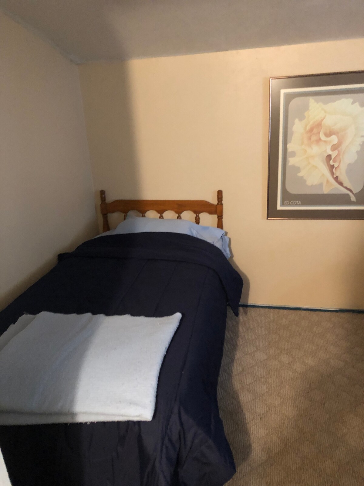 Druhá z 2 samostatných postelí v spálni číslo 2.  