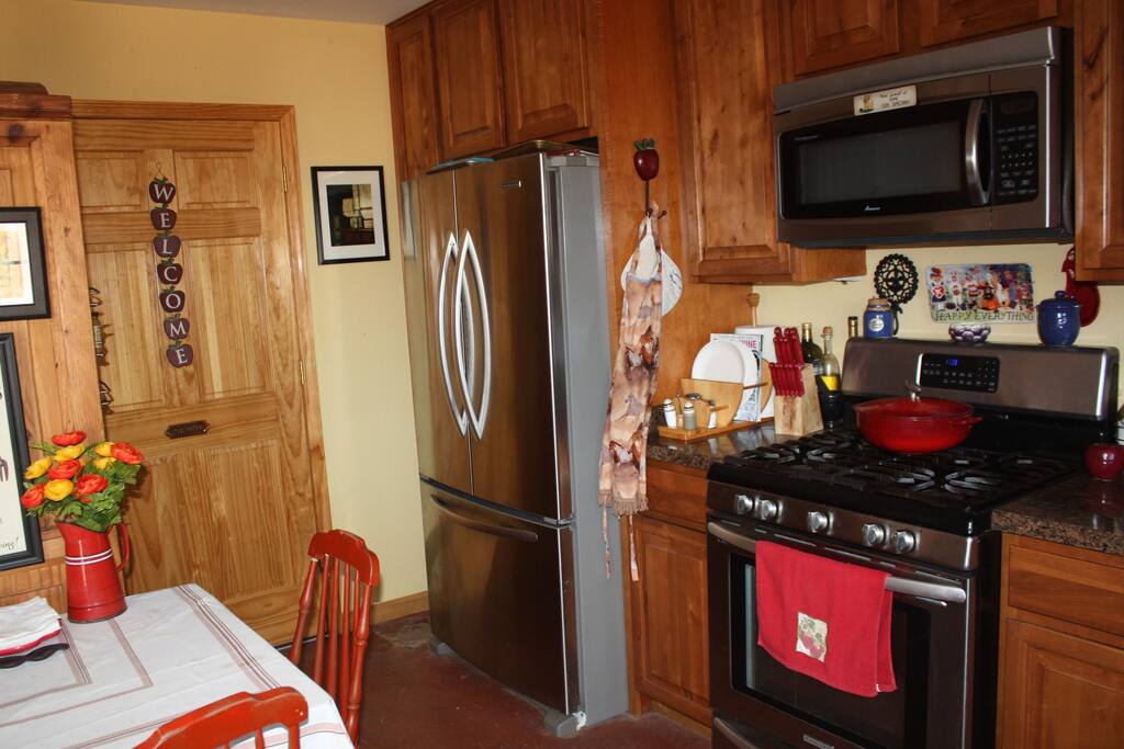 Fully equipped country kitchen, with everything you'd need to do your cooking.