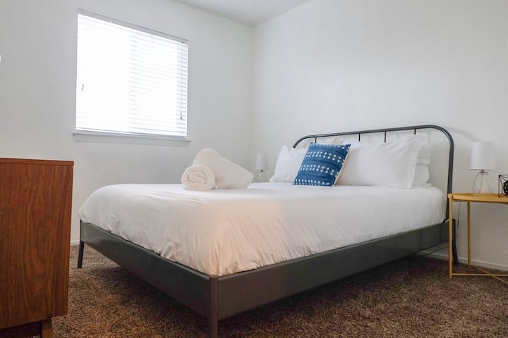 Spálňa č.2 s pohodlným matracom s pamäťou a bavlnenou posteľnou bielizňou