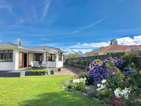 Quiet Central House in Motueka w/Kid's Playground