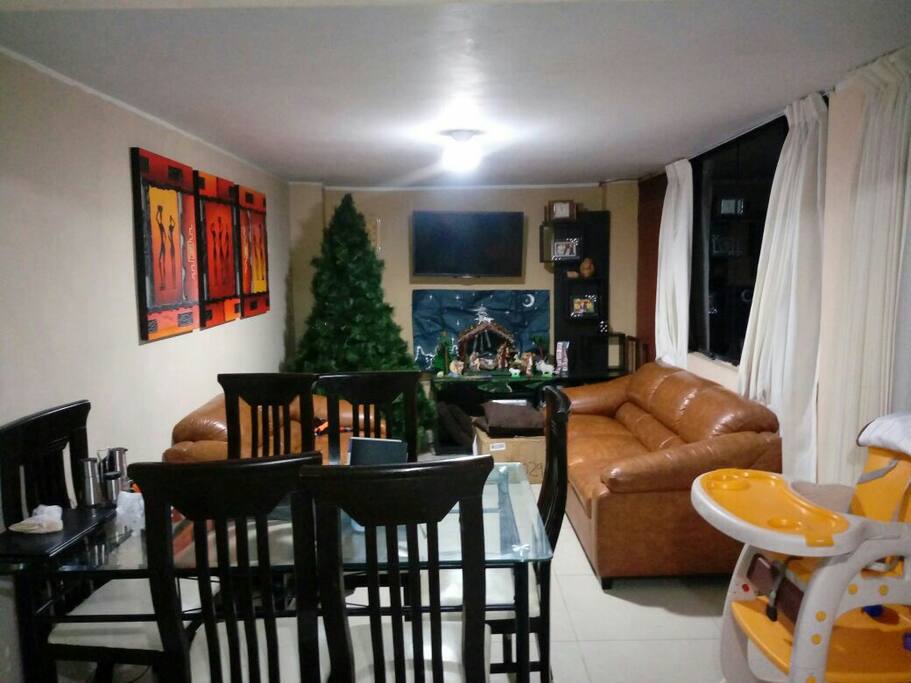 hermosa sala iluminada con tv smart
