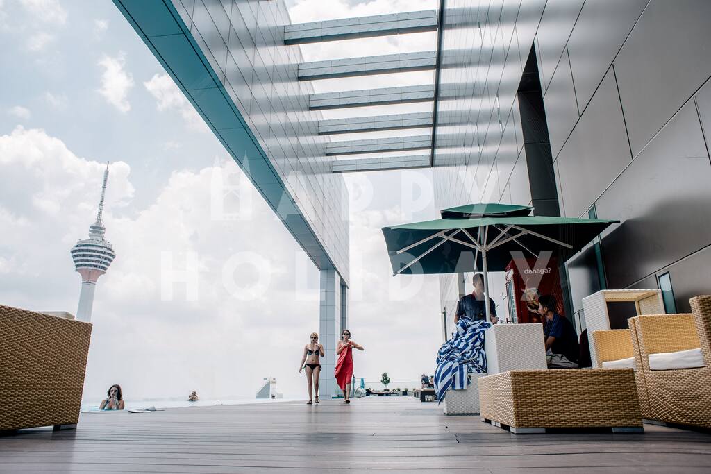 HIGHLIGHT: Sky deck area during the day time