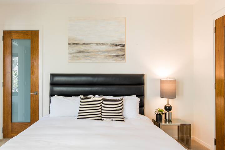 Hollywood Hills Home Pool Sauna Spa LA City Views & Theater gallery image 3