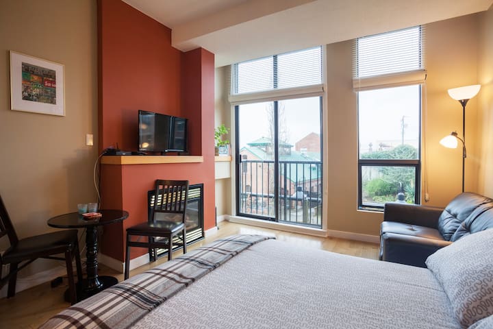 Downtown Waterfront, Walk anywhere!