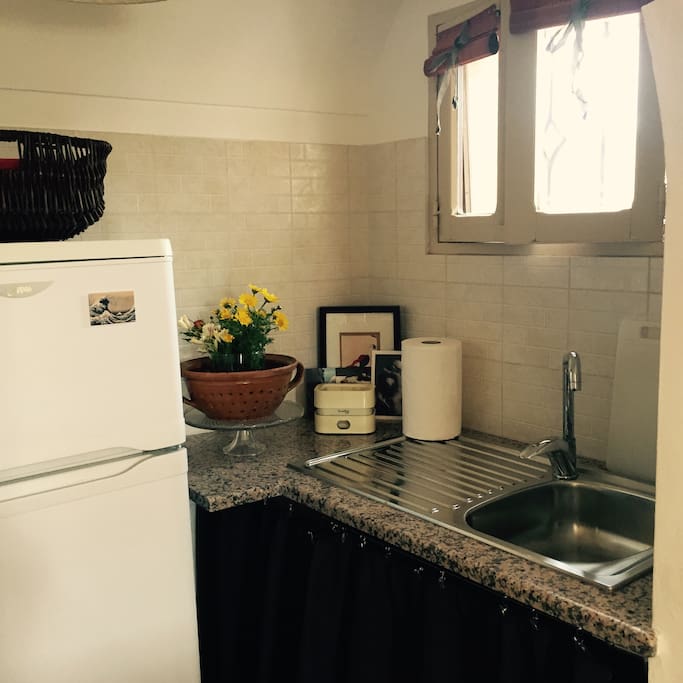 Cucinino con forno microonde , gas , forno elettrico
