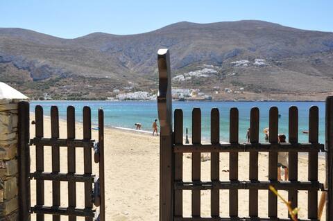Quiet apartment on Levrossos Beach