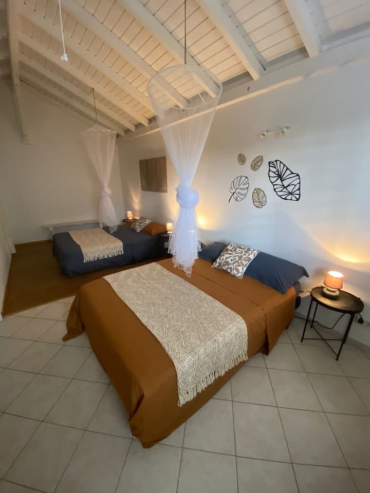 Spálňa na poschodí s 2 manželskými posteľami ( 140x190)