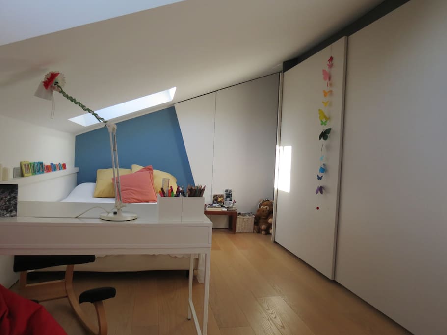 Left room with French double bed (140x200)