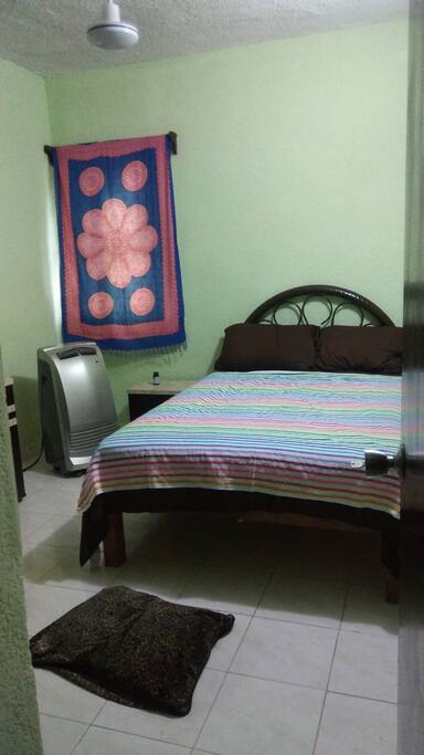 Bedroom with matrimonial bed.