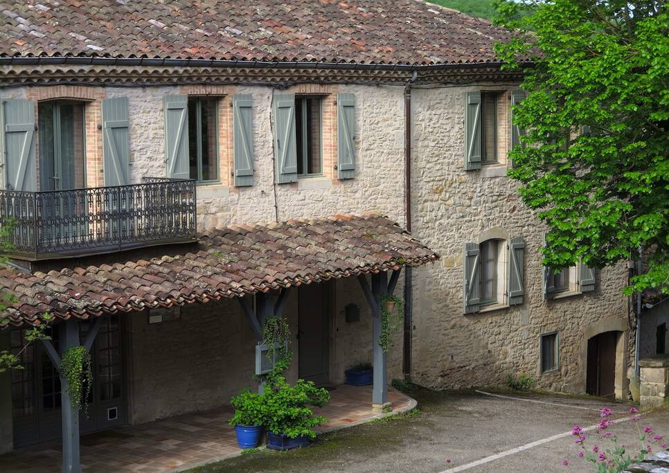 L'entrée sur la Promenade du Ravelin