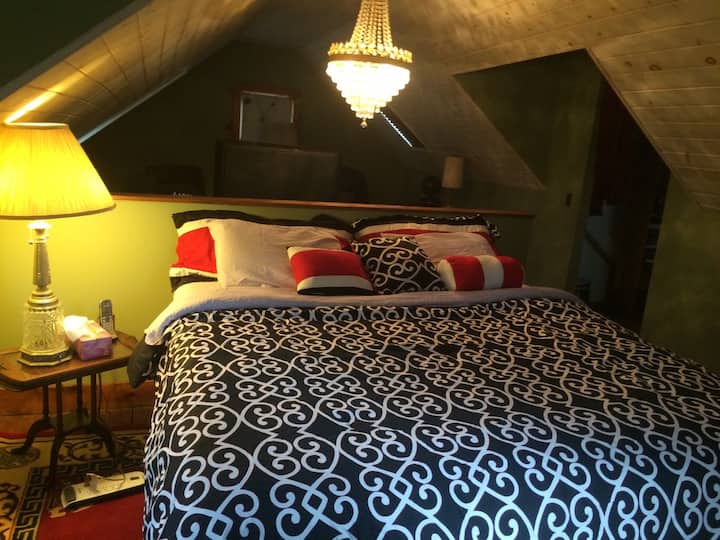 Master Bedroom - 3rd Floor - super cozy king size pillow top bed.