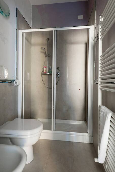 floor 2: bathroom