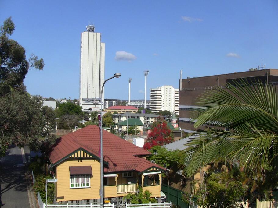 View and easy walk to Gabba grounds