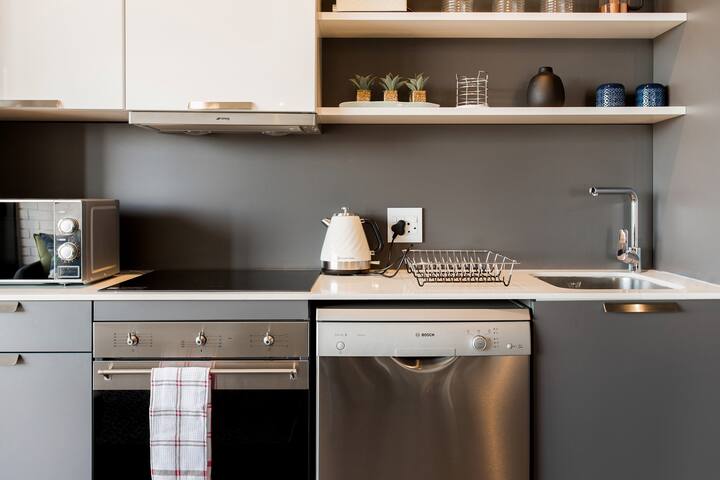 Trendy 2 bedroom Close to the City gallery image 3