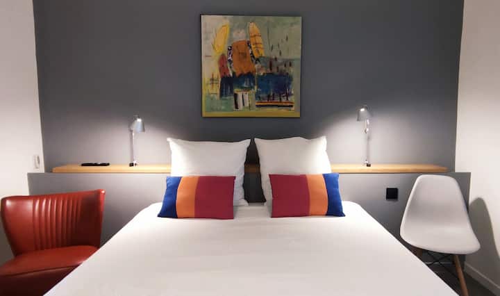 Kitanda cha Malkia 160x200 , ubao wa mbao, na mchoro wa mchoraji