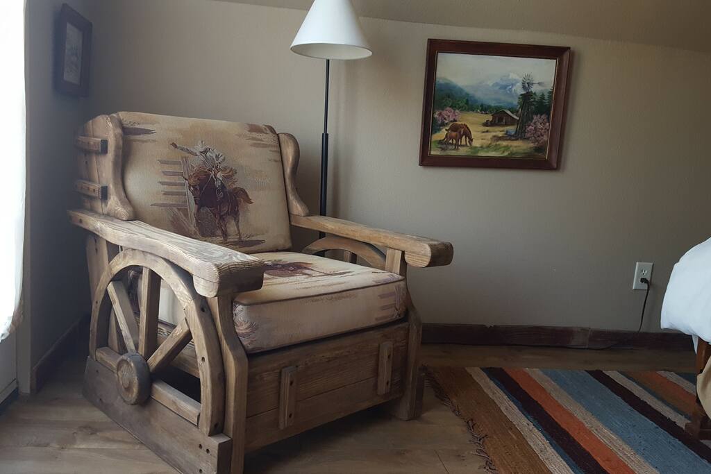 Wagon wheel chair
