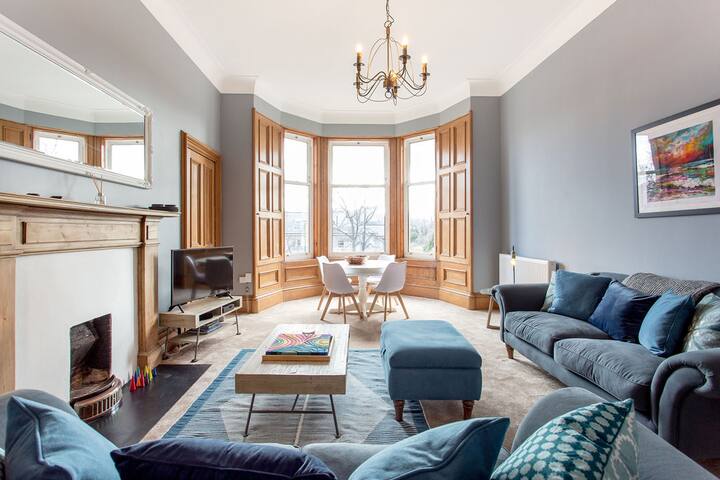 Stunningly designed contemporary apartment gallery image 5