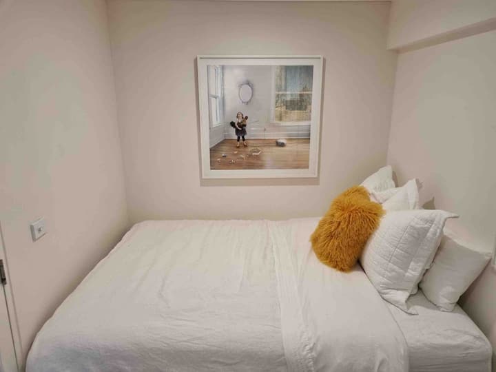  غرفة نوم واحدة بسرير كوين. من المستوى إلى الحمام 