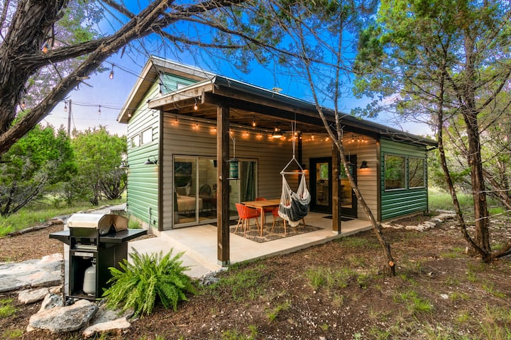 "Little Green" Cabin on 28 acres near Wimberley