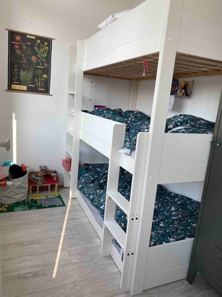 ห้องเด็ก
เตียง 3 ชั้น 90