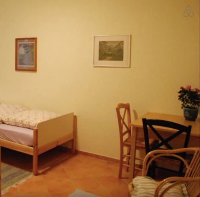 Homy single room with shared shower and toilet