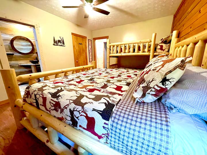 Gathering Cabin - Bedroom 2