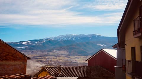 Quiet and cozy designer apartment. Family-friendly.