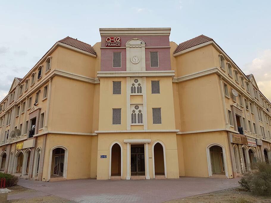 front building Q02