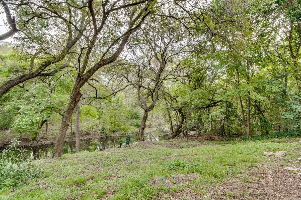 Creekside Retreat! Nature, Tree's, Yard, Pet's ok.