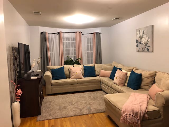 Beautiful & Comfy - 3BR Large & Spacious Apartment