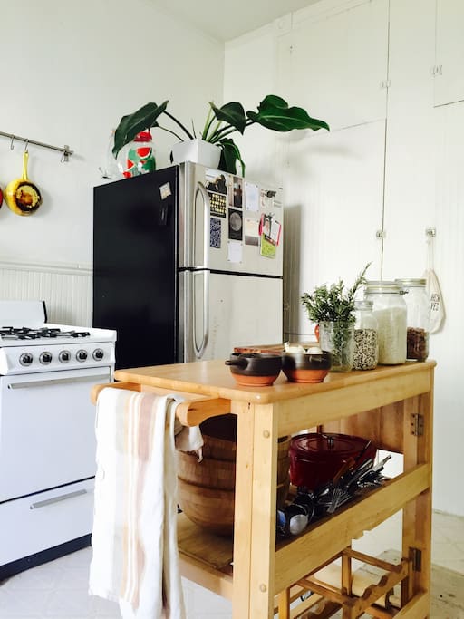 Kitchen has all appliances you might need for cooking.