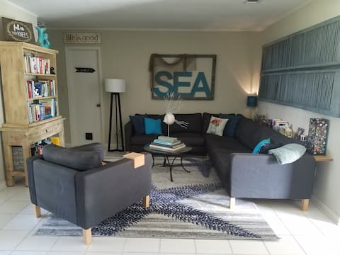 Popular Airbnb listing: Entire home, Split floor plan, 3 bedrooms, beachy! in Midway