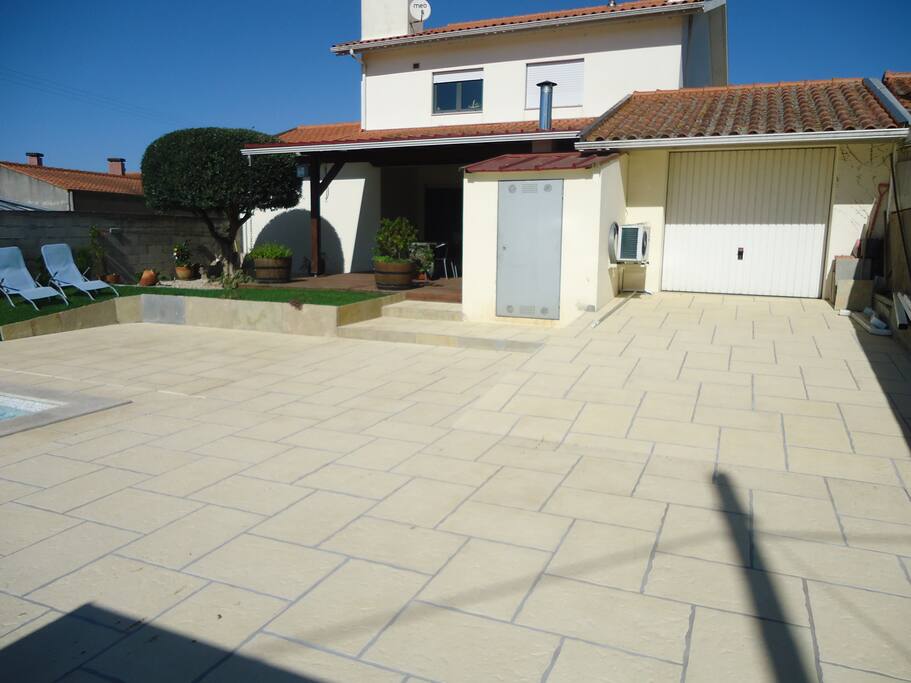 Terraço junto a piscina