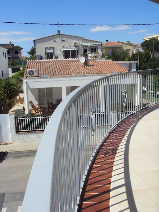 UNE PARTIE DU BALCON