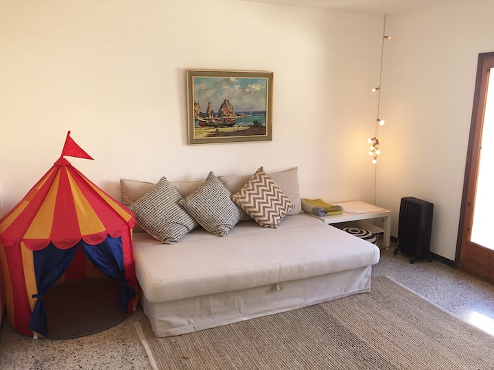 Obývačka/spálňa na druhom poschodí (rozkladací gauč a samostatná posteľ)