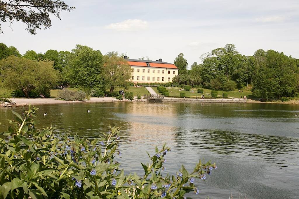 Edsbergsslott 150 meters from the house