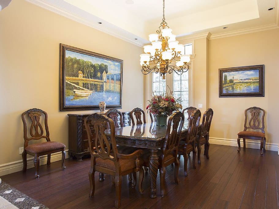 Chair,Furniture,Dining Room,Indoors,Room