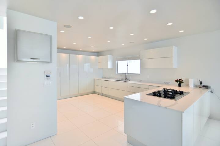 Oceanfront Celebrity gallery image 2