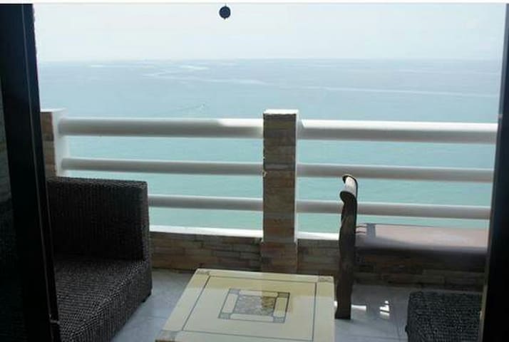 2BRs Oceanfront Mae Rumphueng Beach