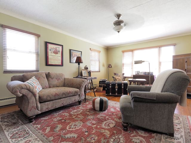 Antique Room Near Annapolis