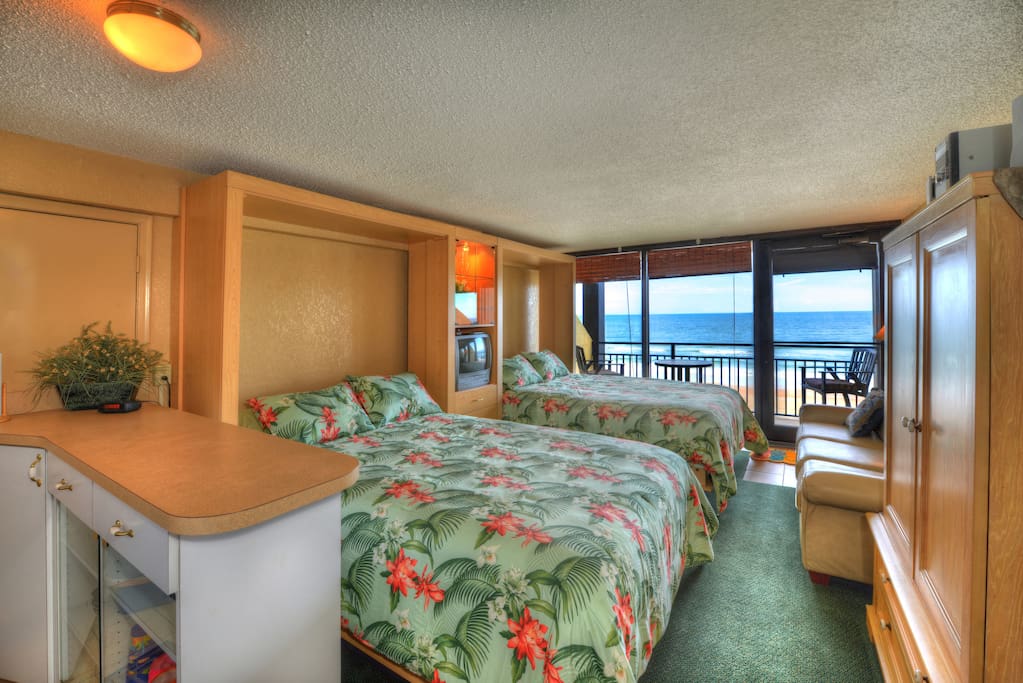 Large studio apartment with 2 queen beds and great view of the ocean