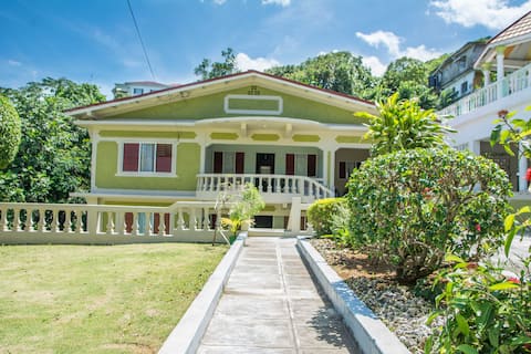 Honeycomb Utopia: Cozy Home, 3min to Boston Beach