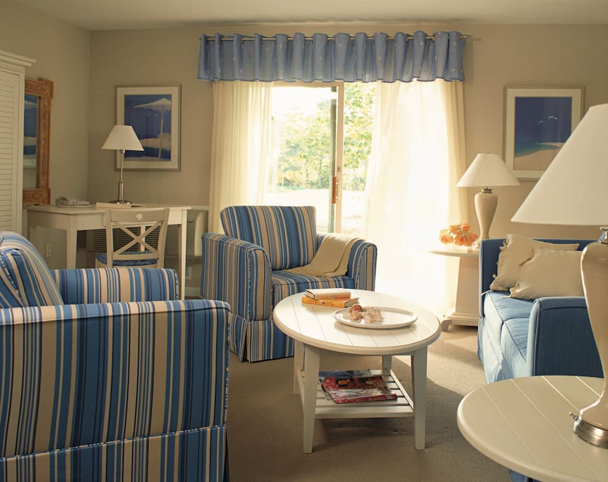 One Bedroom Villa livingroom (option) with sleep sofa