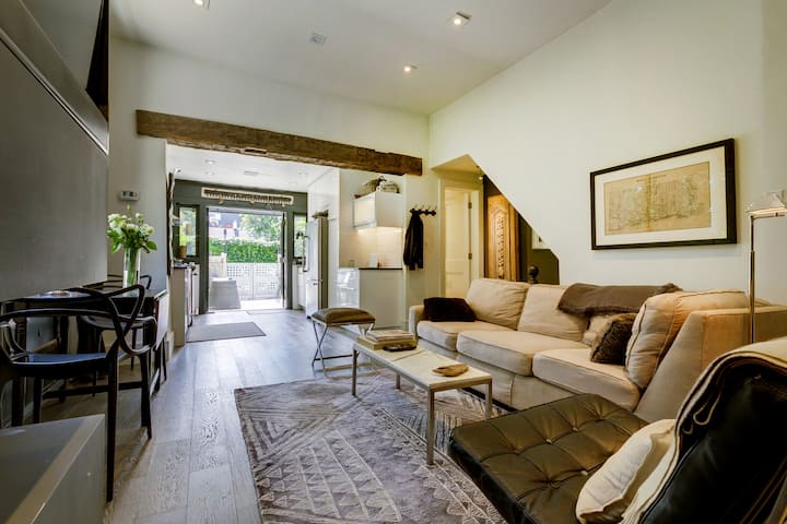 Open concept space makes it easy to entertain 