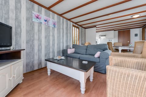 Successful Airbnb property: Cozy chalet near beach & dunes – Petten in Nolmerban