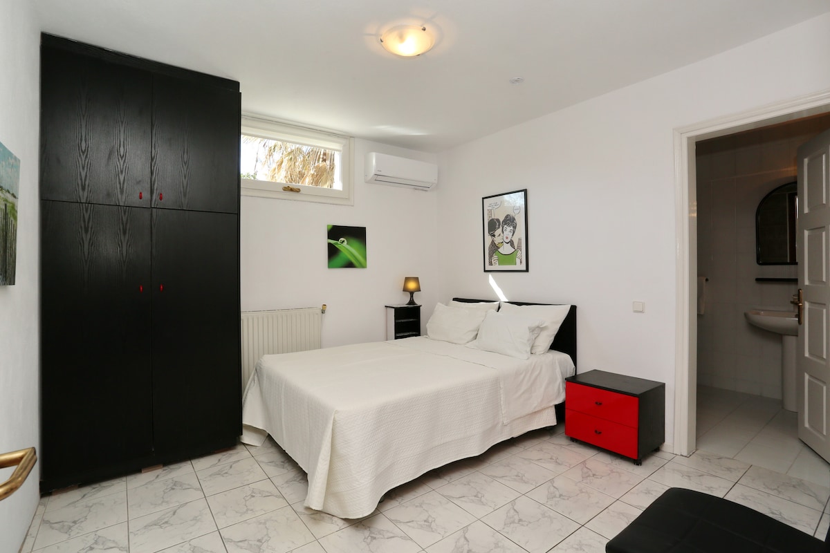 Spálňa 1 +kúpeľňa 1