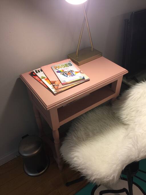 Laptop desk