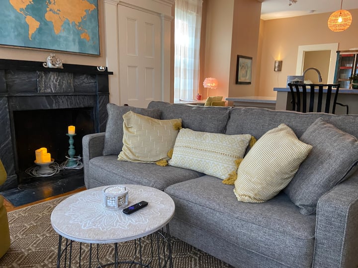 Maple View: Peaceful, Victorian Apartment - Dartmouth, MA
