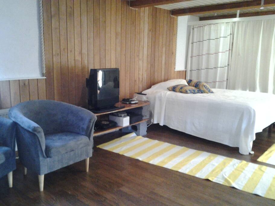 The bigger room is 6,5 m long