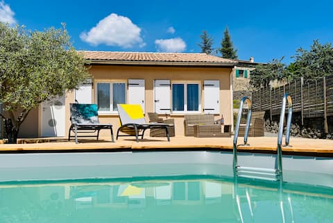 Gîte Les Chabeaux - House with private pool